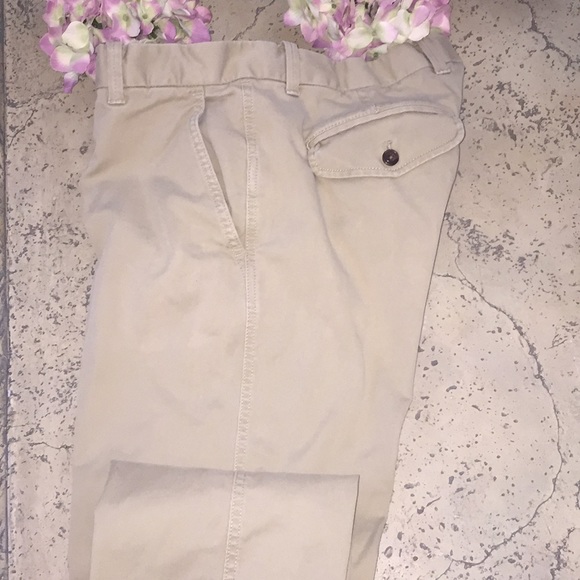 khaki pants with back pockets